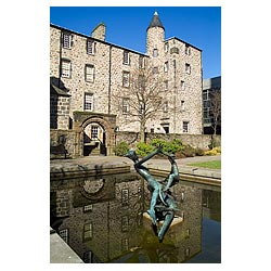  - Sculputor pond and 17th century town house  photo 