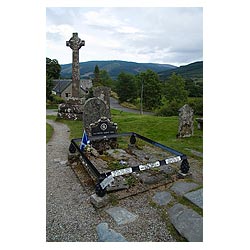 Rob Roys grave - Rob Roy macgregor clan graves in Balquhidder cemetery  photo 