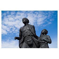 Highland clearance - Scottish The Emigrants 30 foot family bronze statue clearances scotland  photo 